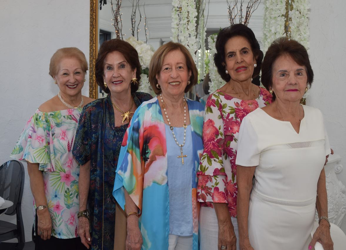 Ligia Mora de García, Sonia Álvarez, Isabelita de Escandón,  Gloria de Falla, Luz de Polanía.